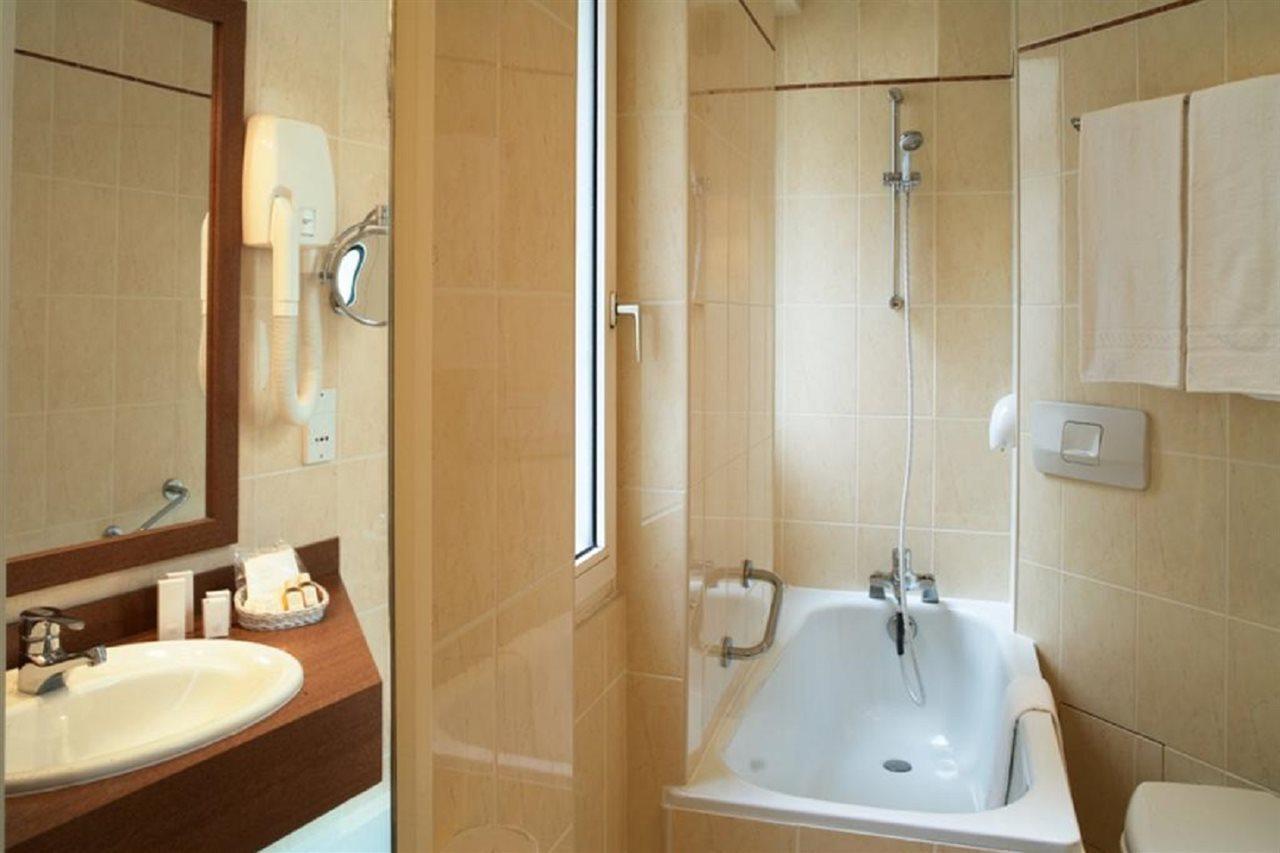 Apollinaire Hotel Parijs