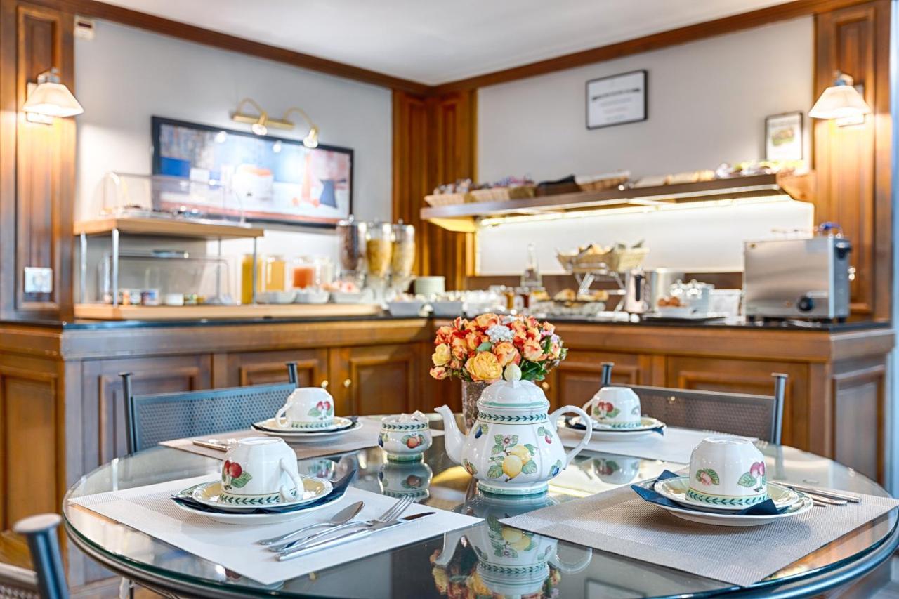 Hotel Apollinaire Parijs